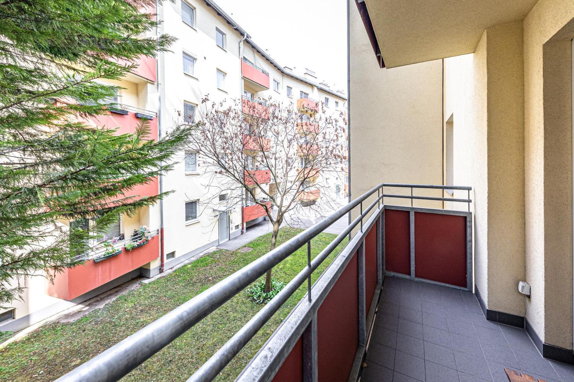 Genuine By Jr Apartment